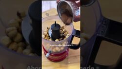 Nutella 150g de avellanas 340g de chocolate 14g de aceite 8g de cocoa 24h de azúcar Gladis 3g de sal