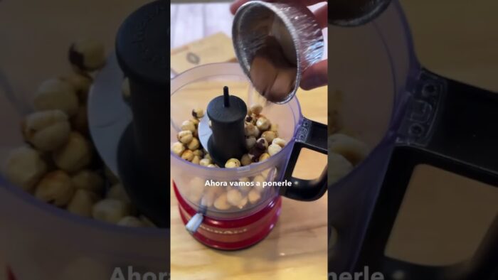 Nutella 150g de avellanas 340g de chocolate 14g de aceite 8g de cocoa 24h de azúcar Gladis 3g de sal