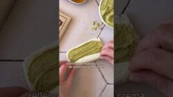 Rollitos de torrija de chocolate blanco y pistacho en freidora de aire | Postre fácil Nestlé Postres