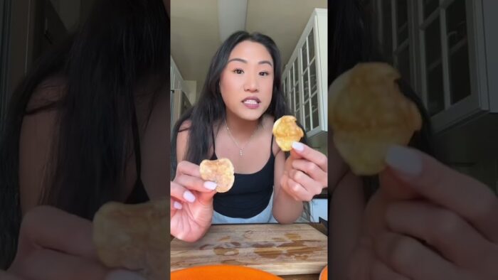 Super crispy air fryer chips! They are sooo addicting!! #airfryerchips #airfryerrecipes