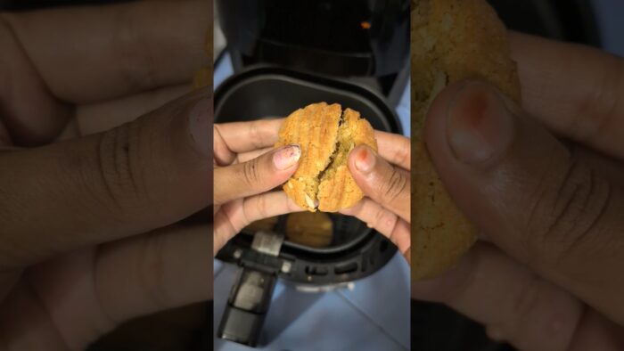 Aata Cookies/ Biscuits in Air Fryer 🤤😋 Guilt Free Aata Cookies Recipe 🫣😍#shorts #shortsfeed #viral