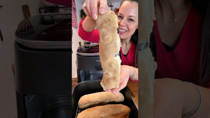 PANE in FRIGGITRICE AD ARIA 😱 cotto in 20 Minuti! Croccante Fuori e Morbido Dentro 🥖