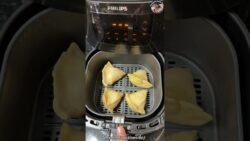 Samosa recipe in air fryer 😋#healthyhabits #ashortaday #trending #reels #feed #viral #samosa #yt
