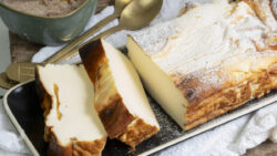 Pastel de yogur griego bajo en calorías