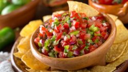 Receta de pico de gallo original: salsa mexicana fresca y rápida