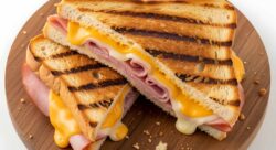 Sándwich mixto gourmet con toque especial