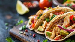 Tacos de pollo al estilo street food mexicano
