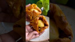😱வீட்டிலே Bakery Style மொருமொரன்னு Egg Puff😋 Easy Tea Snacks| Air fryer recipes #eggpuff #shorts