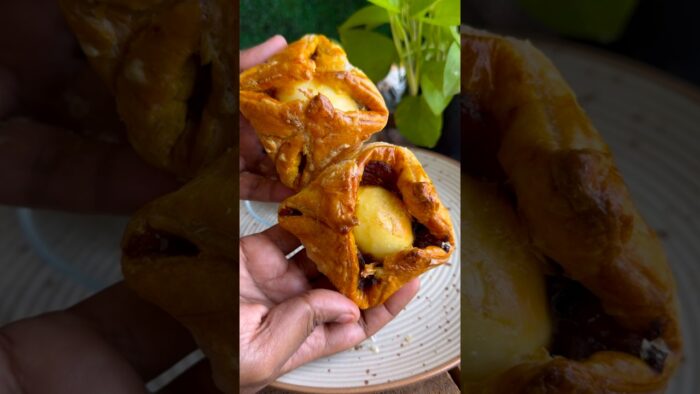 😱வீட்டிலே Bakery Style மொருமொரன்னு Egg Puff😋 Easy Tea Snacks| Air fryer recipes #eggpuff #shorts