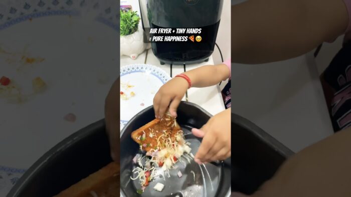 10 Min Air Fryer Bread Pizza Recipe 🍕 #easyrecipes #shorts