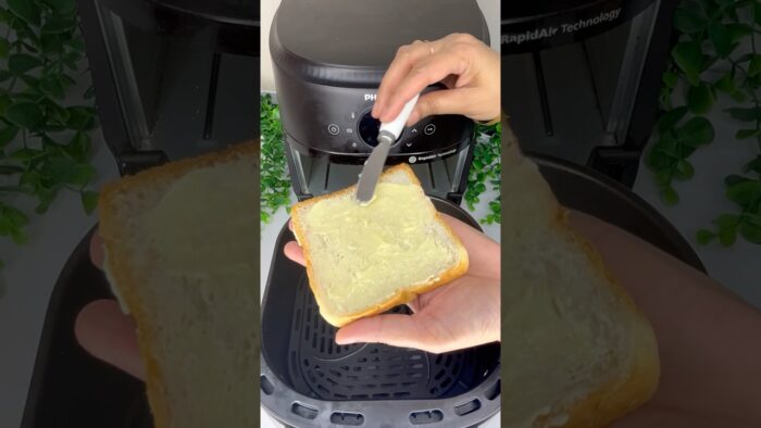 Bread Butter in Air Fryer #youtubeshorts#trending#ytshorts #easyairfryerrecipes#shorts#recipe #reels