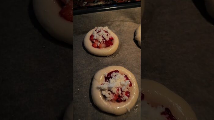 Drożdżówki z truskawkami, przepis z cookidoo, #thermomix Thermomix wykonał robotę 😀