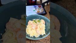 Fetuccini en salsa Alfredo y camarones #thermomix #thermoniquex