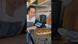 Focaccia de tomatitos y aceitunas con Thermomix TM7