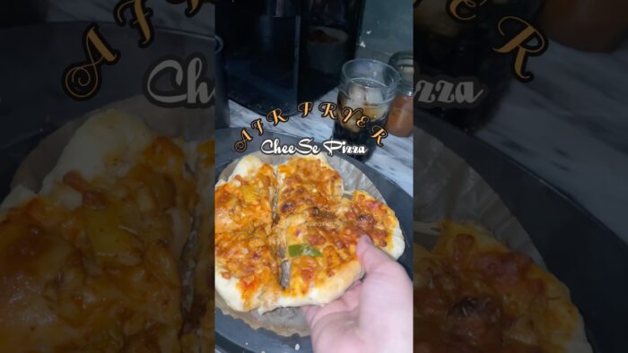 How to make Easy Cheese Pizza Recipe in Air Fryer 😱#shorts