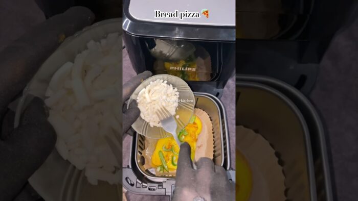 How to make healthy bread pizza in Air fryer 😱🫶 #ytshorts