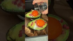 Idea de cena con aguacate y huevo #easyrecipes #recetas #lowcarb