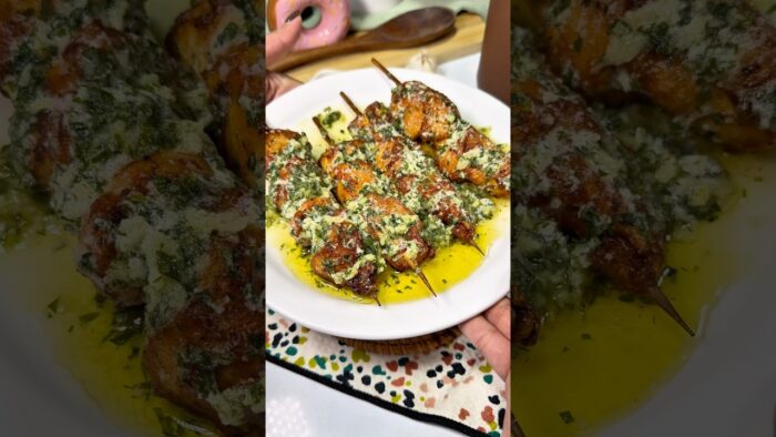 Pinchos de pollo en el el air fryer con mantequilla de ajo y parmesano #recetas #cenasaludable