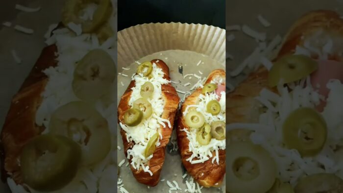 #airfryer #airfryerrecipes #easyrecipes #quickmeals #foodie #croissant #cheeselover