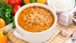 Arroz caldoso con pollo receta casera fácil y reconfortante paso a paso