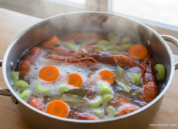 Cigalas con salsa rosa: receta clásica del entrante de marisco