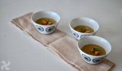 Crema de puerro, patata y setas deshidratadas