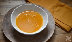 Crema ligerísima de zanahoria, calabacín y puerro