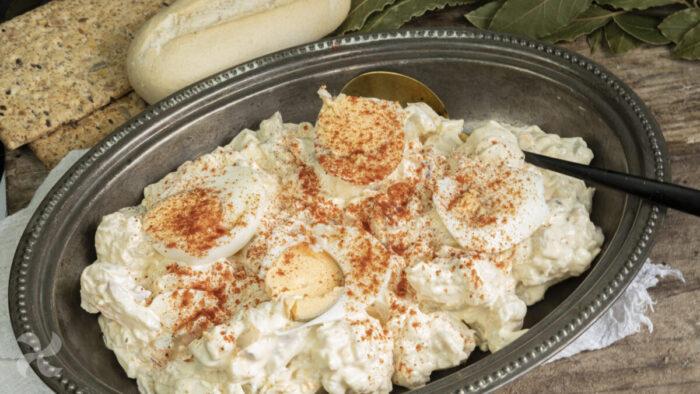 Ensalada de coliflor con huevo cocido