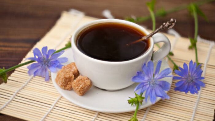 Las personas que crecieron en la década de 1960 y 1970 recordarán el sabor del «café de achicori ...