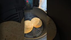 papad in airfryer 😀 #viral #airfriedrecipe #papadrecipes #trending #new #recipe  #cookinghacks