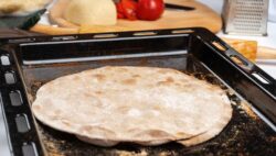 Pizza con base de tortilla mexicana