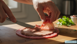 Solomillo con paté y jamón serrano: receta rápida