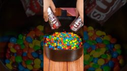Add the M&Ms to the Air Fryer and the result will surprise you! #Fyp #Chocolate #Recipe #Cake