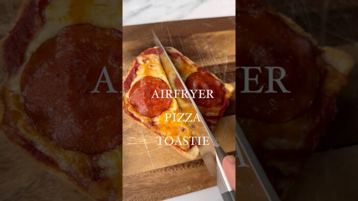 Air Fryer Pizza Toastie 🍕🍞🤤 #airfryer #pizza #toastie #snack #lunch #recipe #viral