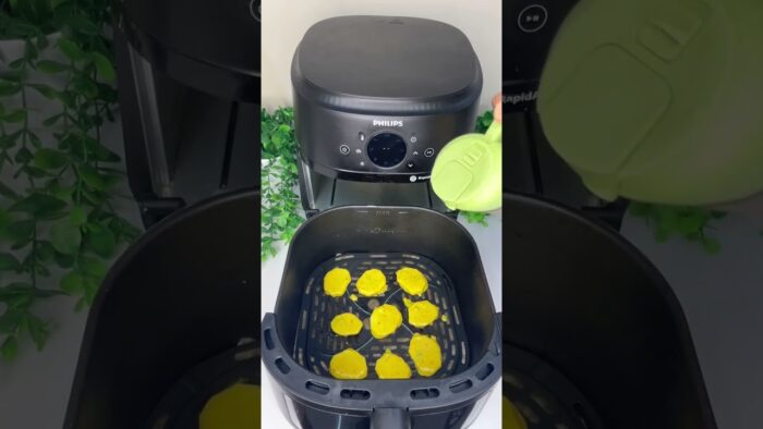 Aloo Pakodi in Air Fryer #airfryerrecipes#youtubeshorts#yt #ytshorts#viral#recipe#snacks#shorts #yt