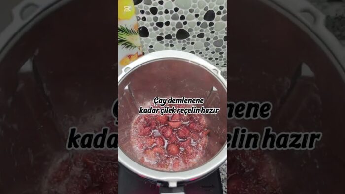 Çay demlenene kadar reçel hazır #thermomix #çilekreçeli reklam bilgi için iletişime geçebilirsiniz