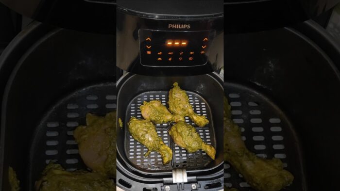 Chicken Haryali 🍗Air fryer recipe #viralvideo #chicken haryali #airfryer #shorts@Mayrakisecretrasoi