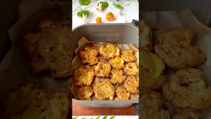 Crispy Smashed Potatoes in Air Fryer | Garlic Butter Chilli Potatoes Recipe 🥔🔥 #shorts