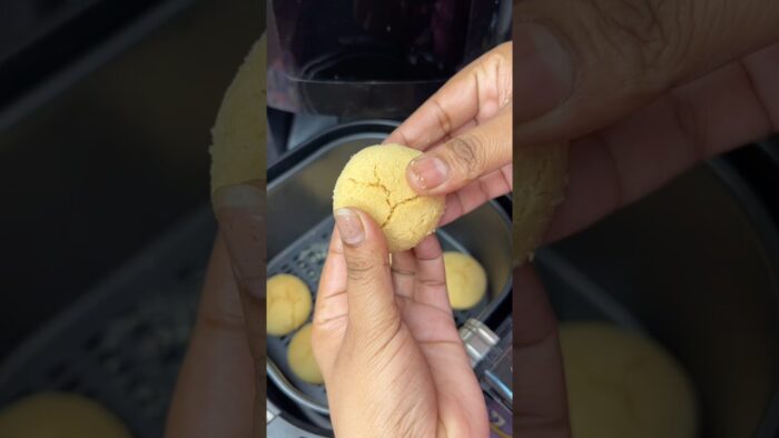 Nankhattai In Air Fryer #ytshorts #airfryer #snacks#nankhatai#recipe#easyrecipe #cooking #food#sweet