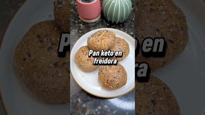 Pan keto en freidora de aire, listo en pocos minutos. Receta en los comentarios #panketo #pan
