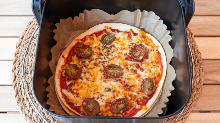 «Pizza» con tortillas de trigo en freidora de aire