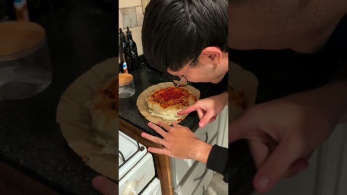Pizza en FREIDORA DE AIRE (termina mal xd) 🍕 #comida #food #pizza #airfryer #shorts #viralvideo