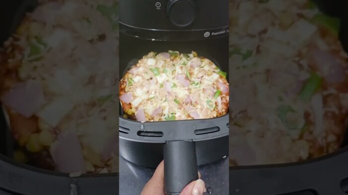 Pizza in Airfryer 😋#food #recipe #cooking #viral #crispychips 😋