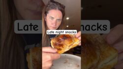 Welcome back to late night snacks @Joel Maun #snacks #airfryer #desserts #recipe #chocolate