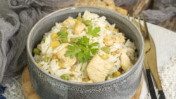 Arroz especial con pollo marinado