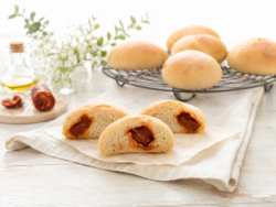 Bollos preñaos o pan con chorizo