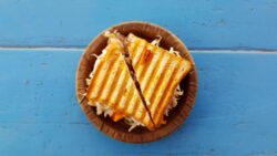 El truco de los chefs con estrella Michelin para que el sándwich mixto quede crujiente
