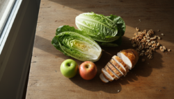Ensalada de pollo con manzana y nueces: receta fácil