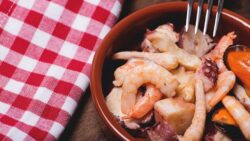 Salpicón de pulpo: receta fresca con langostinos y mejillones paso a paso