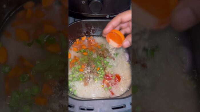 Can an Air Fryer really cook rice? 👀 #viral #recipe #airfryer #pulao #rice #explore #fyp #trending